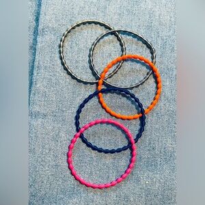Set of 5 springy bracelets